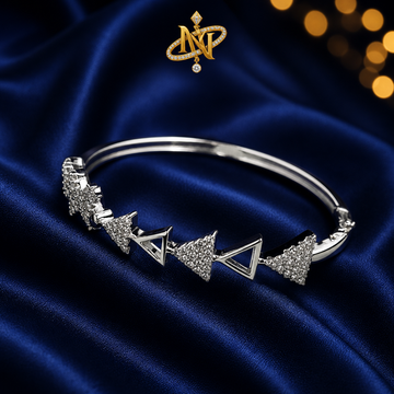 1 Carat Zircon Bracelet – Elegant Triangle Design
