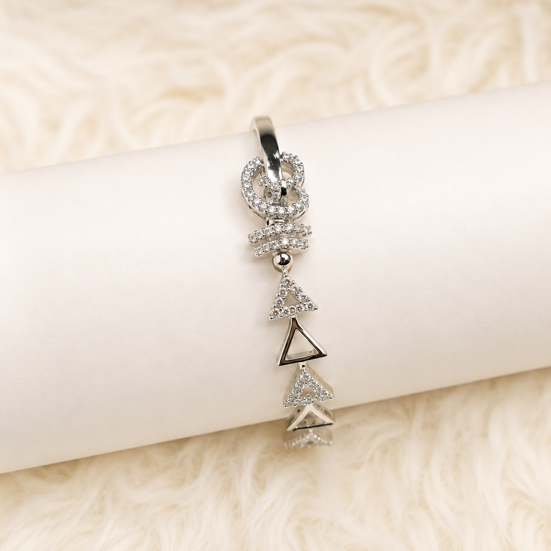 1 Carat Zircon Bracelet – Elegant Triangle Design
