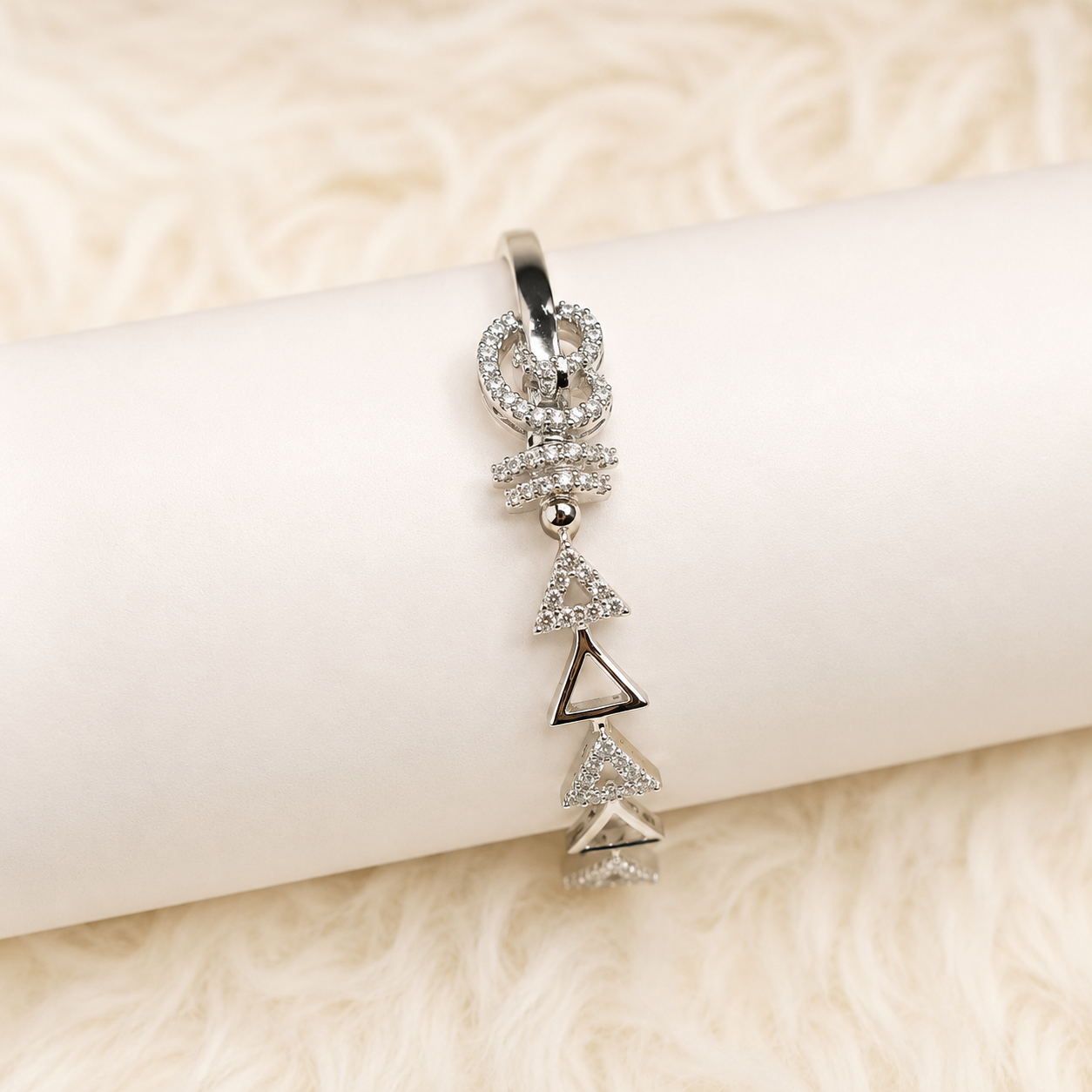 1 Carat Zircon Bracelet – Elegant Triangle Design