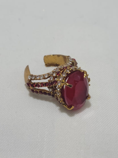 Beautiful Ring – Mehroon Center Stone