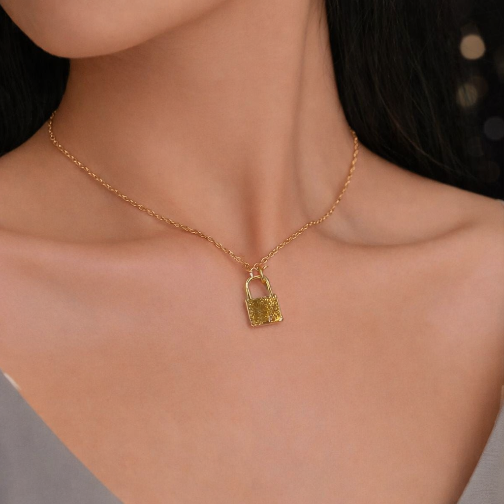 Stylish Lock Pendant Necklace with Chain – Elegant Fashion Jewelry for Women