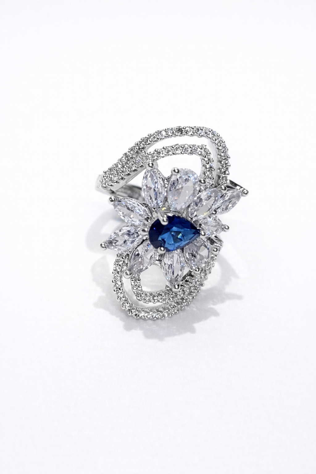 Beautiful 1 Carat Ring – Mehroon, Blue, White & Black Stones
